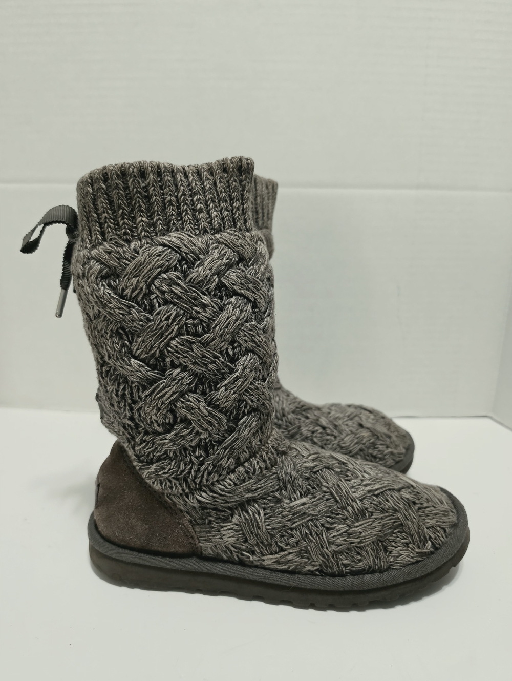 UGG Isla Gray Cable Knit Ribbon Back Boot Womens Size 6